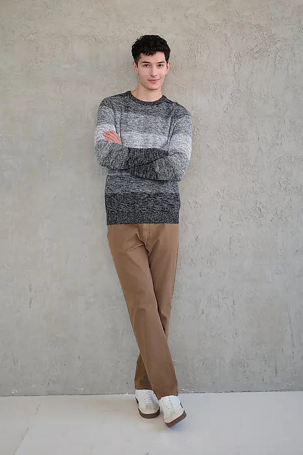 Sweter męski w paski w odcieniach szarości